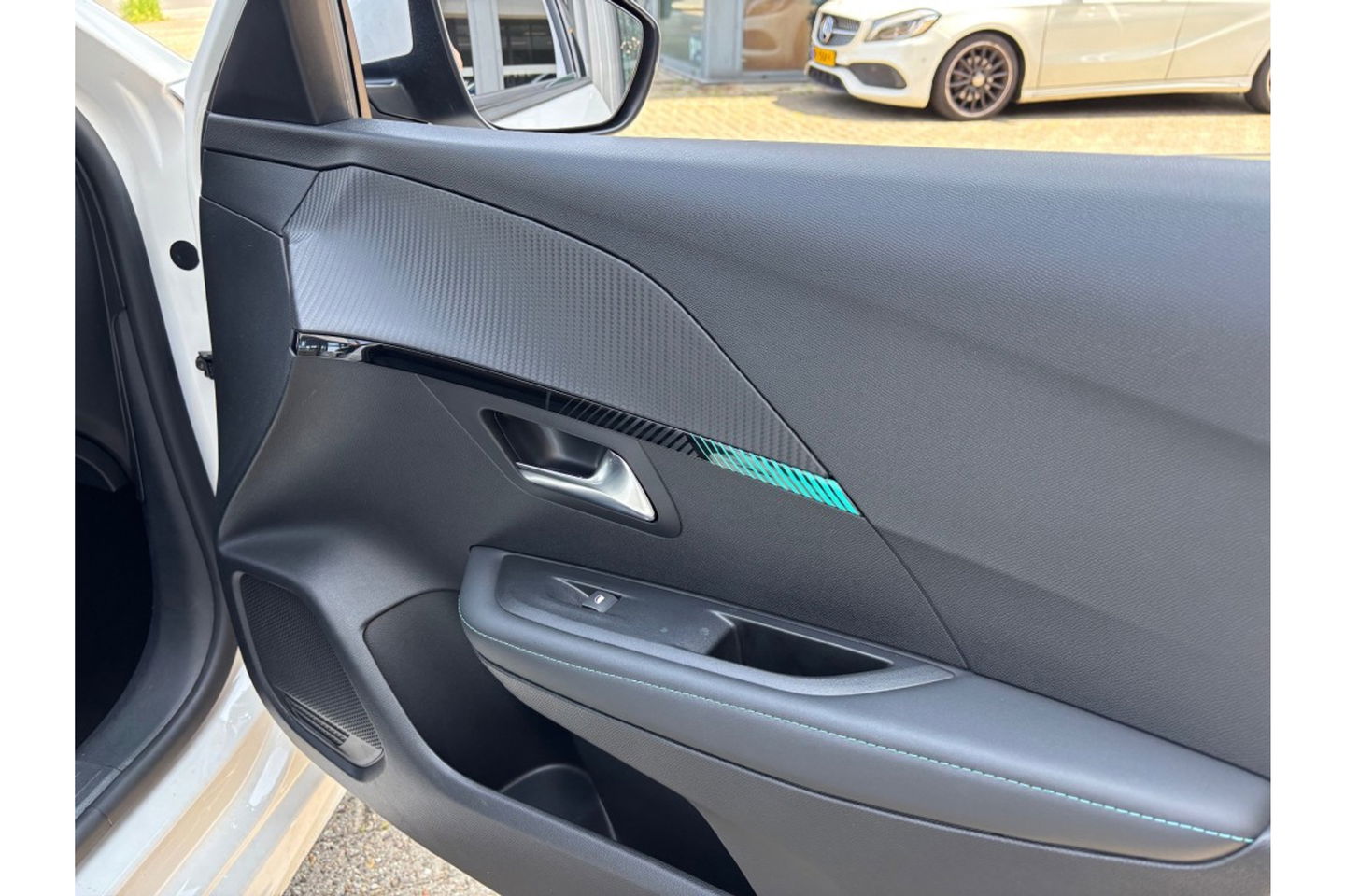 Peugeot 208 1.2 PT ALLURE 100 PK NAVI AIRCO/ECC VIRTUAL.
