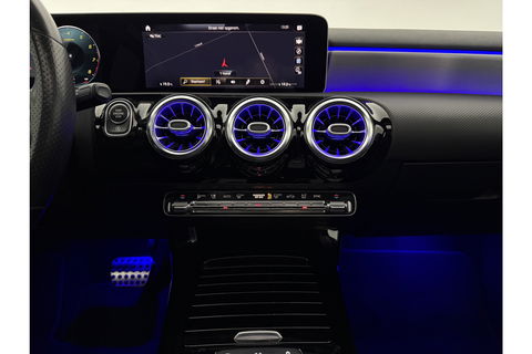 Mercedes-Benz A-Klasse 180 AMG Night Pakket Pano Multibeam LED Sfeerverl. Virtual Burmester Memory Seat Camera Cruise Clima 18"LMV Navi PDC