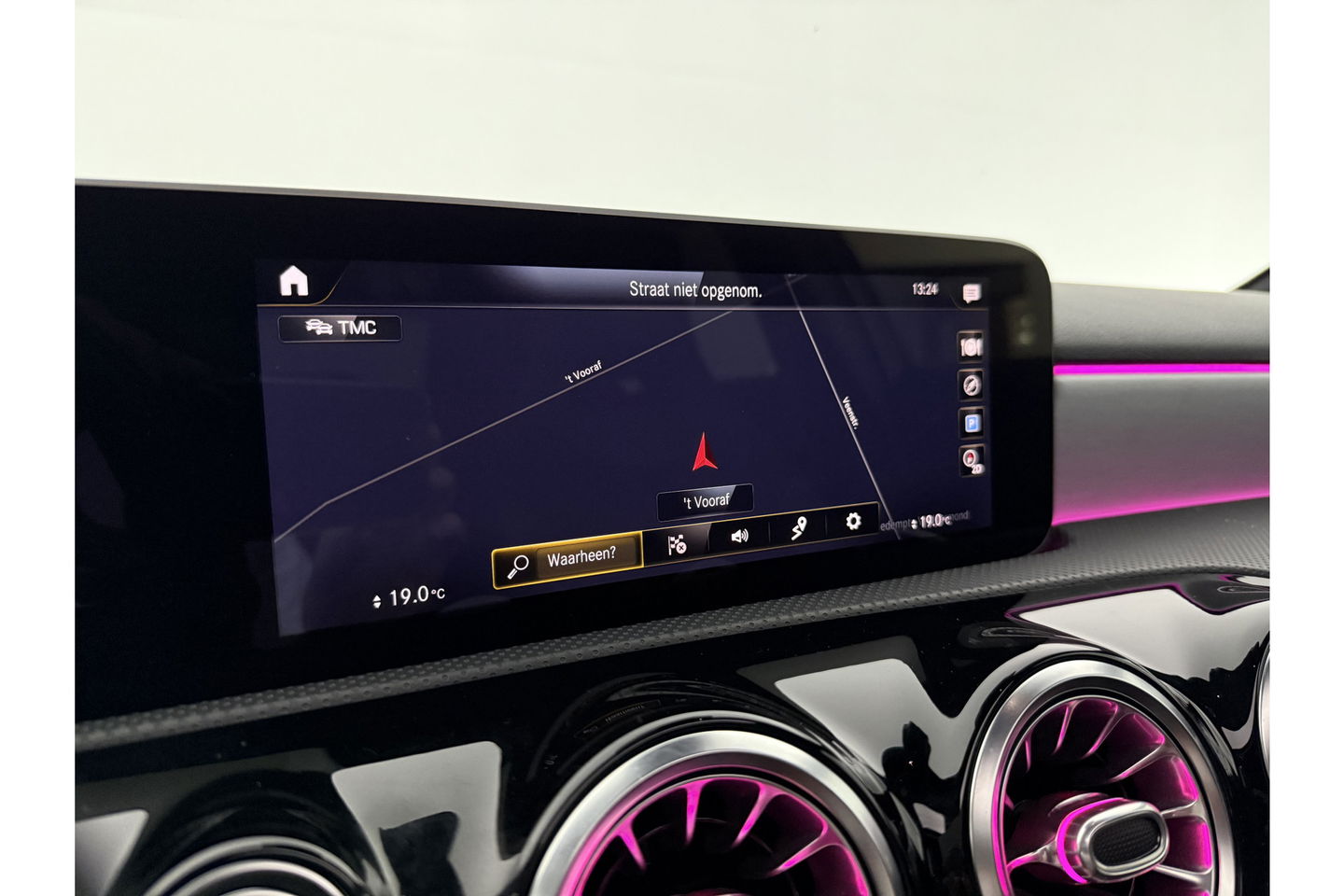 Mercedes-Benz A-Klasse 180 AMG Night Pakket Pano Multibeam LED Sfeerverl. Virtual Burmester Memory Seat Camera Cruise Clima 18"LMV Navi PDC