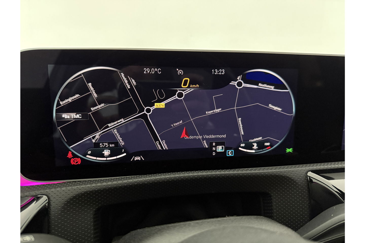 Mercedes-Benz A-Klasse 180 AMG Night Pakket Pano Multibeam LED Sfeerverl. Virtual Burmester Memory Seat Camera Cruise Clima 18"LMV Navi PDC