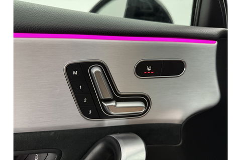 Mercedes-Benz A-Klasse 180 AMG Night Pakket Pano Multibeam LED Sfeerverl. Virtual Burmester Memory Seat Camera Cruise Clima 18"LMV Navi PDC