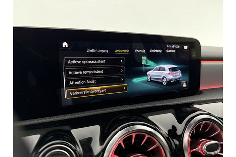 Mercedes-Benz A-Klasse 180 AMG Night Pakket Pano Multibeam LED Sfeerverl. Virtual Burmester Memory Seat Camera Cruise Clima 18"LMV Navi PDC