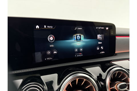 Mercedes-Benz A-Klasse 180 AMG Night Pakket Pano Multibeam LED Sfeerverl. Virtual Burmester Memory Seat Camera Cruise Clima 18"LMV Navi PDC
