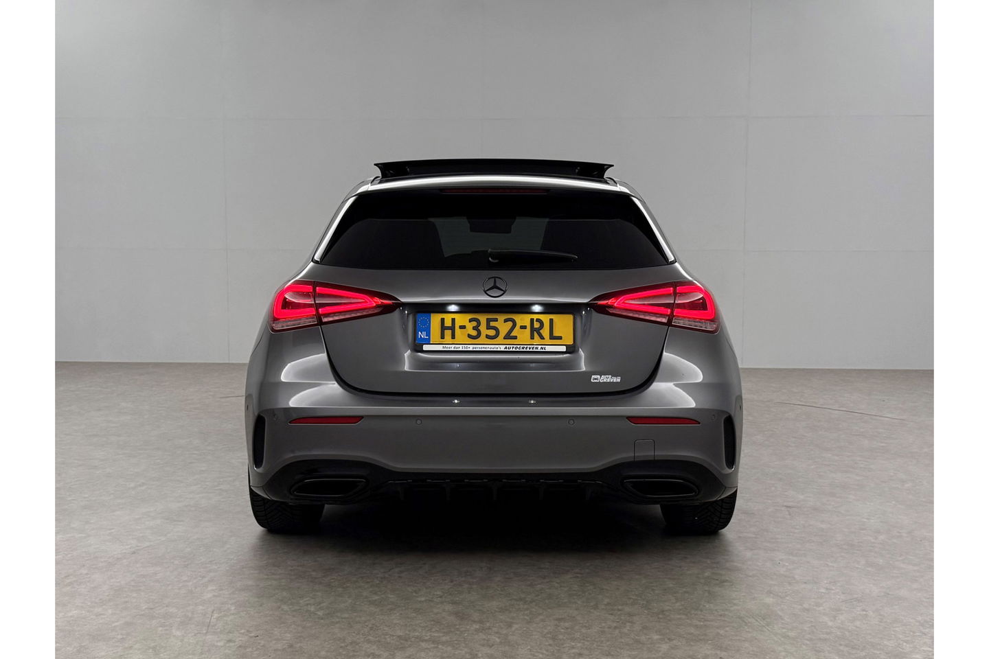 Mercedes-Benz A-Klasse 180 AMG Night Pakket Pano Multibeam LED Sfeerverl. Virtual Burmester Memory Seat Camera Cruise Clima 18"LMV Navi PDC