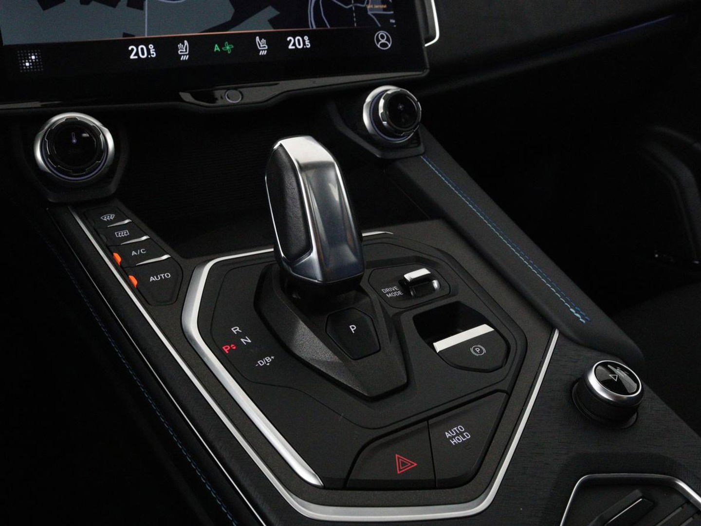 Lynk & Co 01 1.5 Plug In | Panoramadak | Infinity by Harman | 360 camera | Adaptive cruise | Stoelverwarming | Carplay | Memory | Full LED