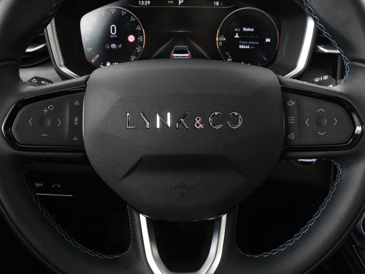 Lynk & Co 01 1.5 Plug In | Panoramadak | Infinity by Harman | 360 camera | Adaptive cruise | Stoelverwarming | Carplay | Memory | Full LED