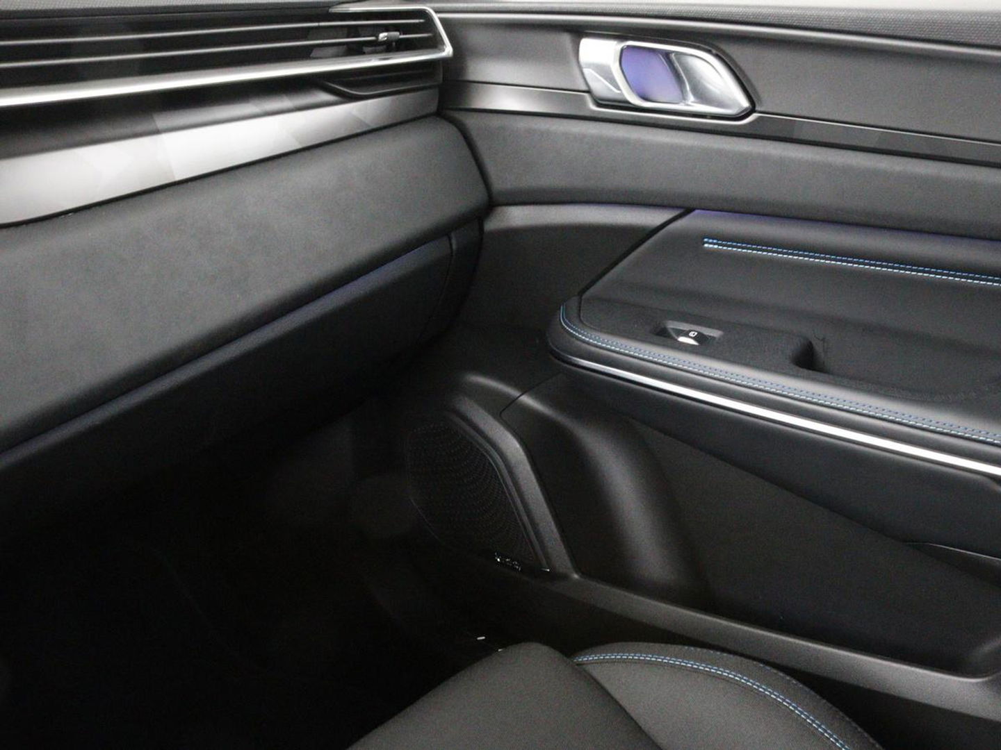 Lynk & Co 01 1.5 Plug In | Panoramadak | Infinity by Harman | 360 camera | Adaptive cruise | Stoelverwarming | Carplay | Memory | Full LED