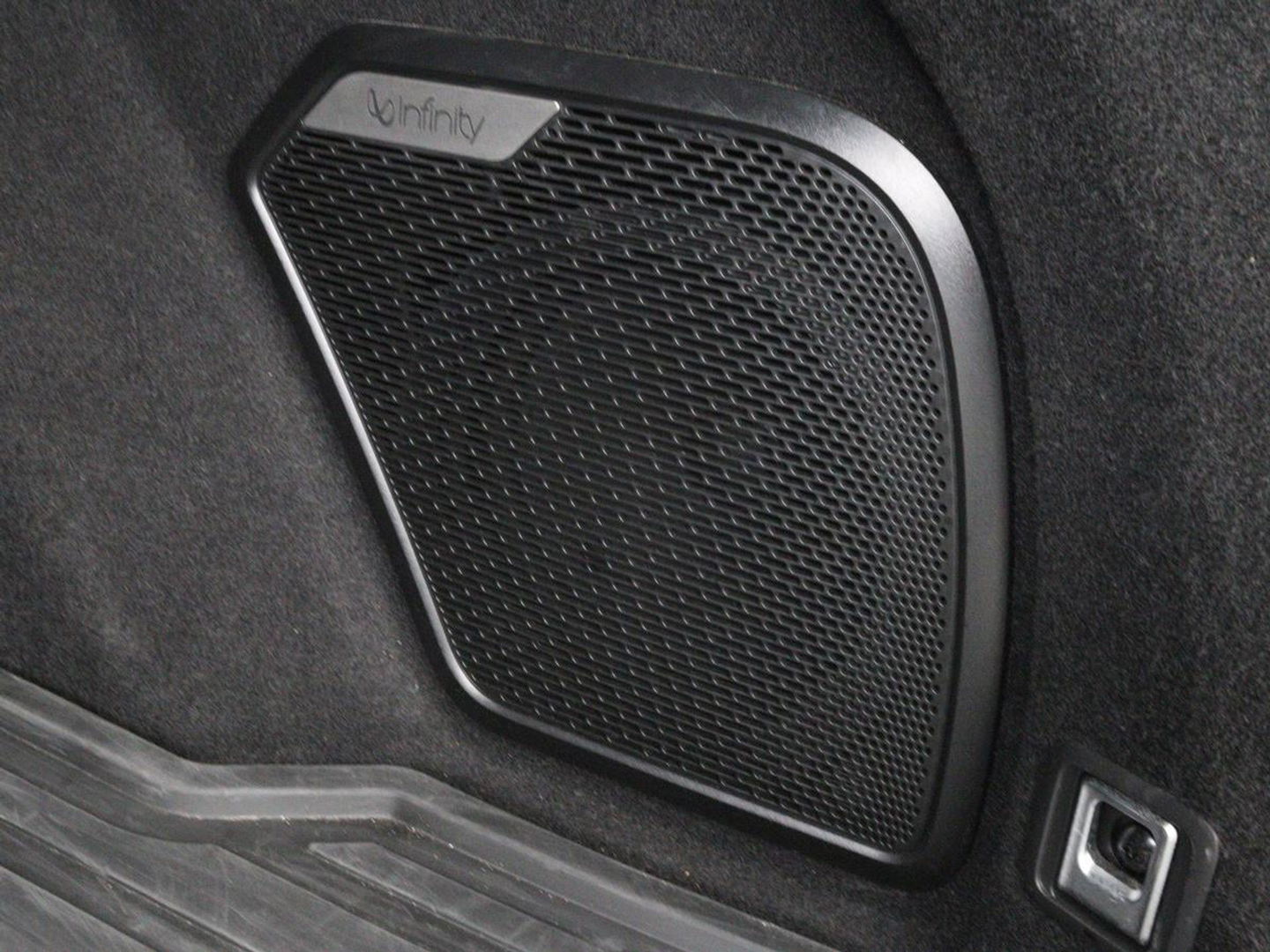 Lynk & Co 01 1.5 Plug In | Panoramadak | Infinity by Harman | 360 camera | Adaptive cruise | Stoelverwarming | Carplay | Memory | Full LED