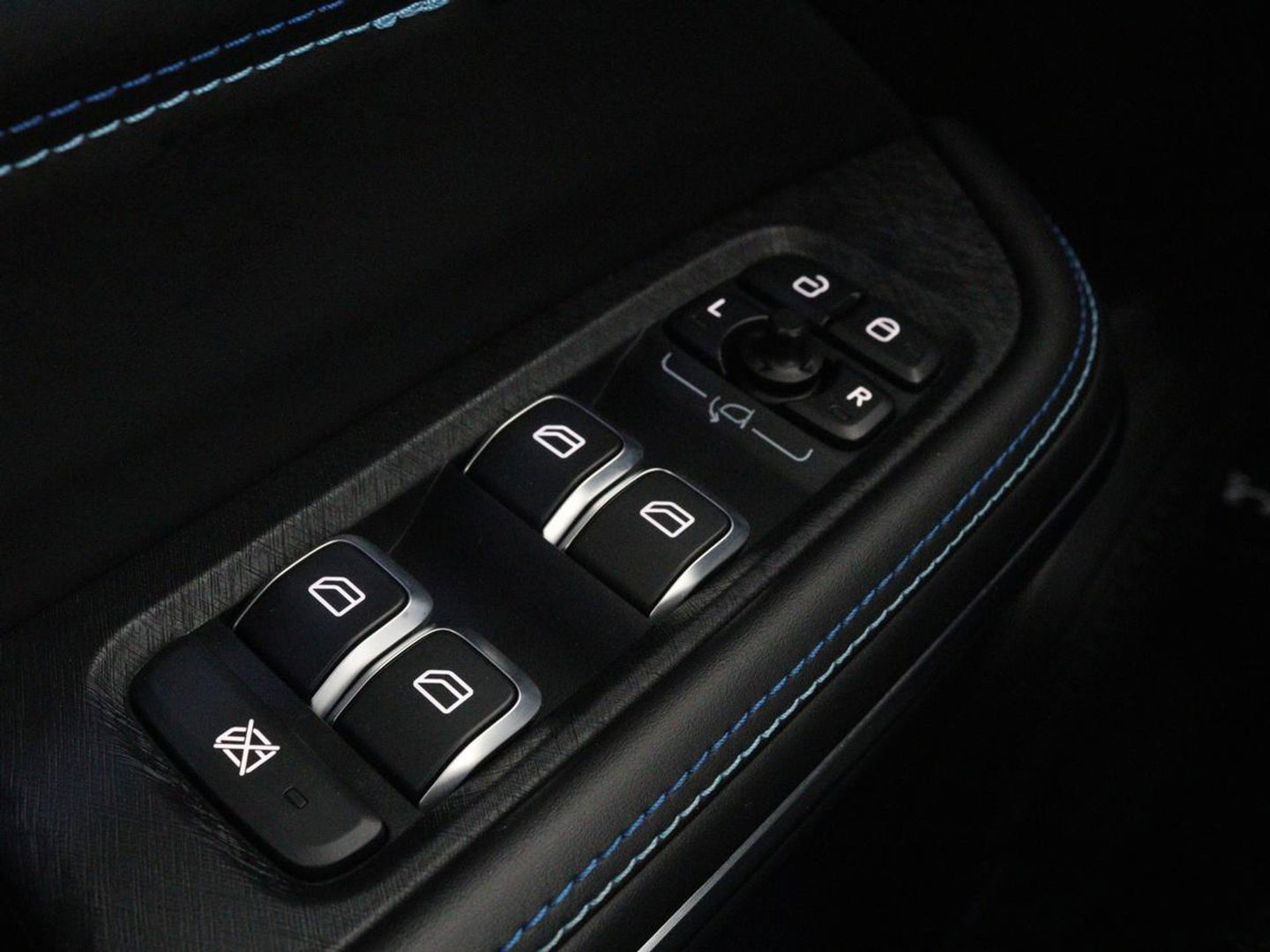 Lynk & Co 01 1.5 Plug In | Panoramadak | Infinity by Harman | 360 camera | Adaptive cruise | Stoelverwarming | Carplay | Memory | Full LED