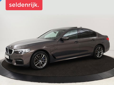 BMW 5 Serie 530e iPerformance M-sport | Schuifdak | Camera | Alcantara | Stoelverwarming | Carplay | Elektrische sportstoelen | Full LED | Navigatie | Live Cockpit