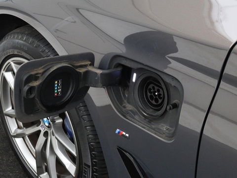 BMW 5 Serie 530e iPerformance M-sport | Schuifdak | Camera | Alcantara | Stoelverwarming | Carplay | Elektrische sportstoelen | Full LED | Navigatie | Live Cockpit