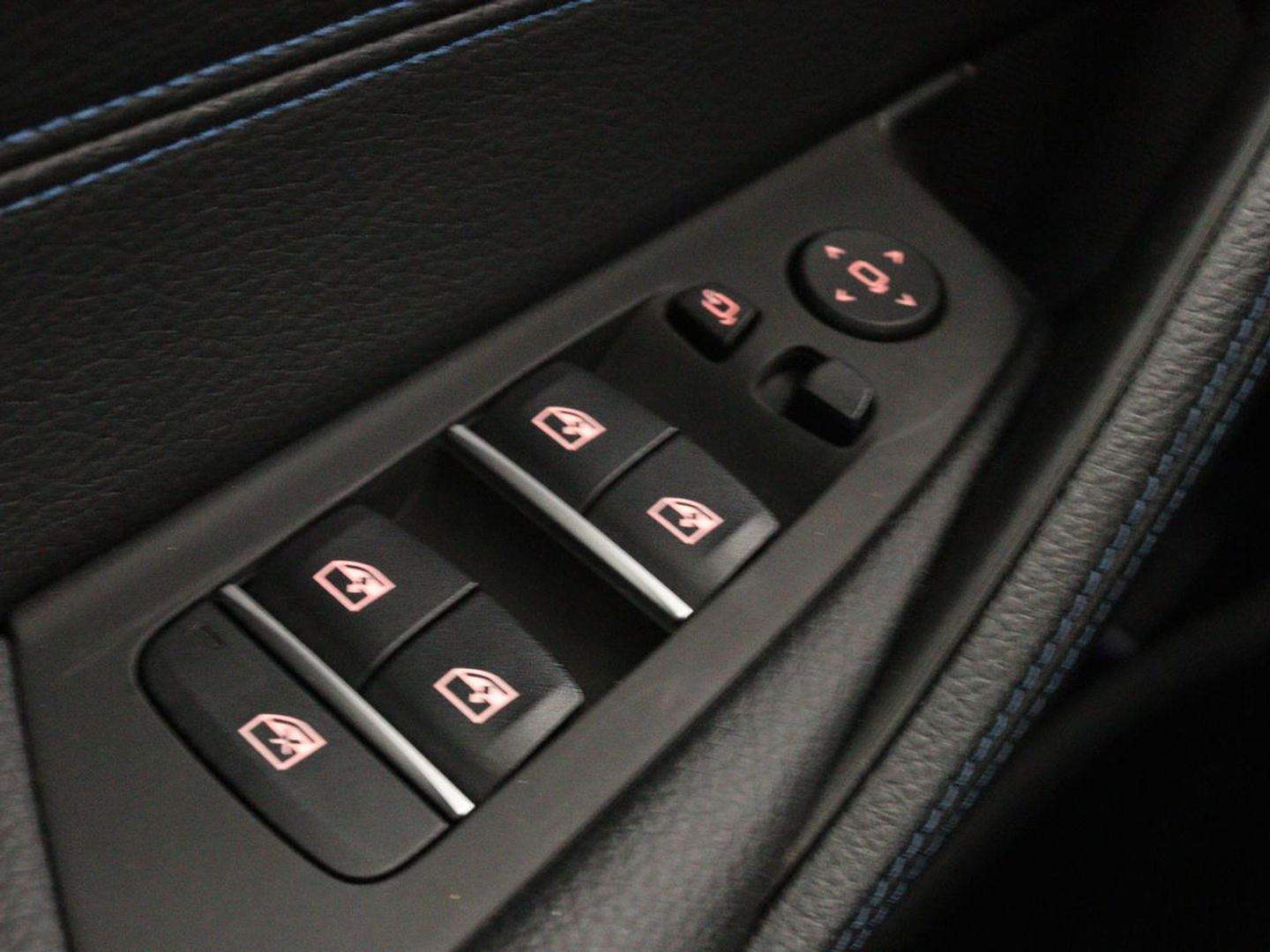 BMW 5 Serie 530e iPerformance M-sport | Schuifdak | Camera | Alcantara | Stoelverwarming | Carplay | Elektrische sportstoelen | Full LED | Navigatie | Live Cockpit
