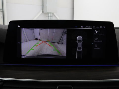 BMW 5 Serie 530e iPerformance M-sport | Schuifdak | Camera | Alcantara | Stoelverwarming | Carplay | Elektrische sportstoelen | Full LED | Navigatie | Live Cockpit