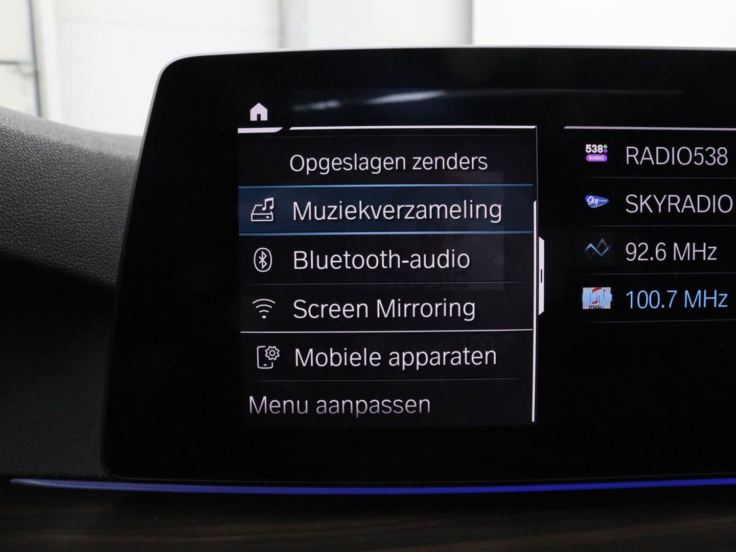 BMW 5 Serie 530e iPerformance M-sport | Schuifdak | Camera | Alcantara | Stoelverwarming | Carplay | Elektrische sportstoelen | Full LED | Navigatie | Live Cockpit