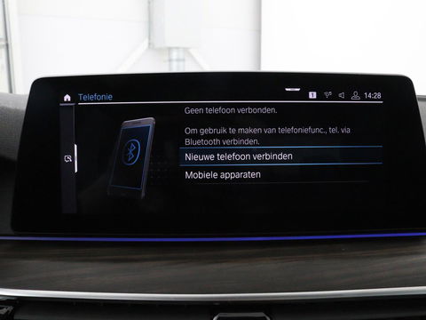 BMW 5 Serie 530e iPerformance M-sport | Schuifdak | Camera | Alcantara | Stoelverwarming | Carplay | Elektrische sportstoelen | Full LED | Navigatie | Live Cockpit