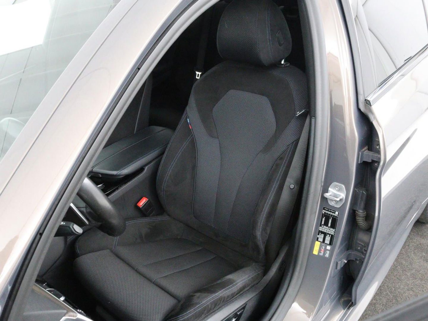 BMW 5 Serie 530e iPerformance M-sport | Schuifdak | Camera | Alcantara | Stoelverwarming | Carplay | Elektrische sportstoelen | Full LED | Navigatie | Live Cockpit