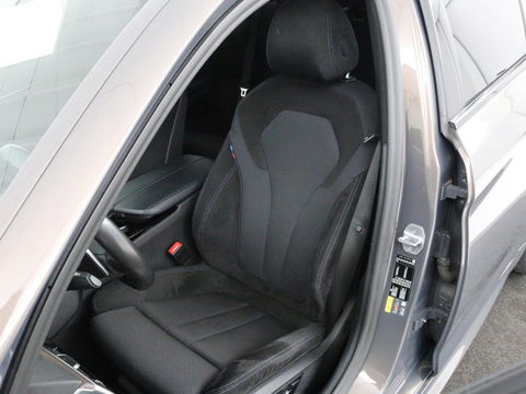BMW 5 Serie 530e iPerformance M-sport | Schuifdak | Camera | Alcantara | Stoelverwarming | Carplay | Elektrische sportstoelen | Full LED | Navigatie | Live Cockpit
