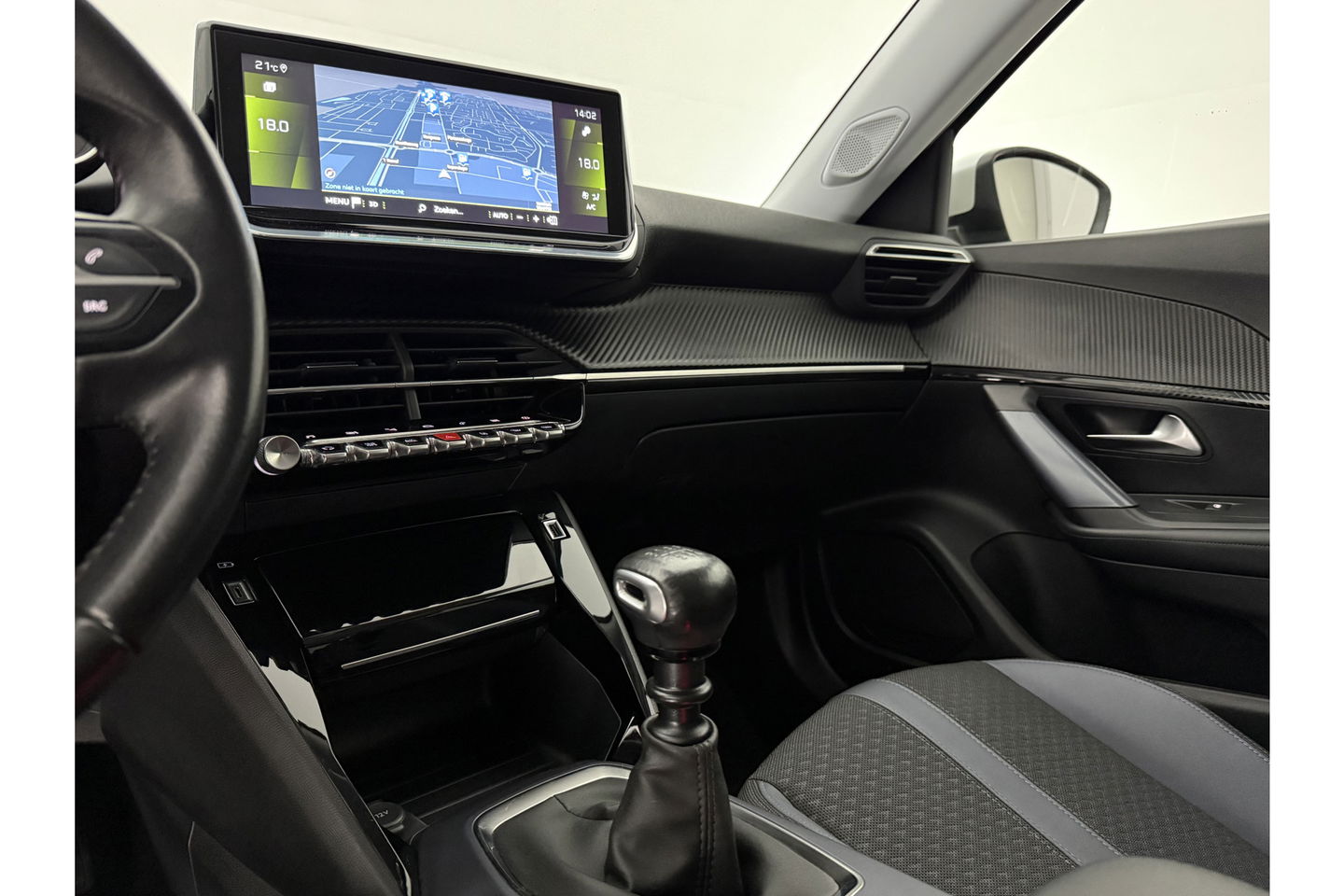 Peugeot 2008 1.2 PureTech 360Camera LED Trekhaak Virtual Carplay Clima Cruise Navi PDC 18''LMV