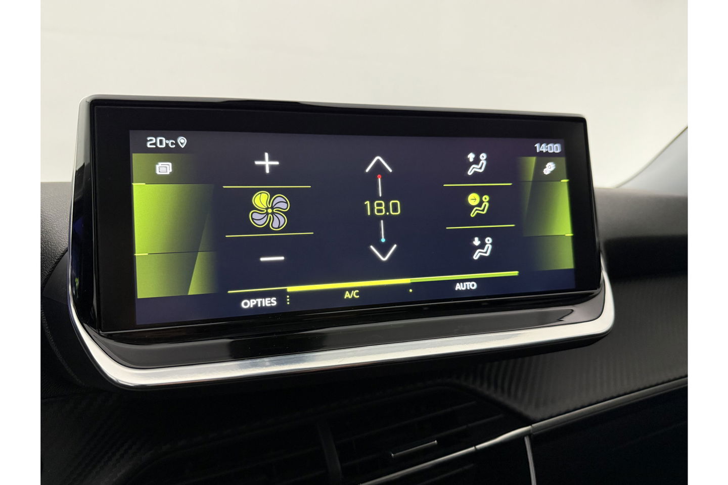Peugeot 2008 1.2 PureTech 360Camera LED Trekhaak Virtual Carplay Clima Cruise Navi PDC 18''LMV