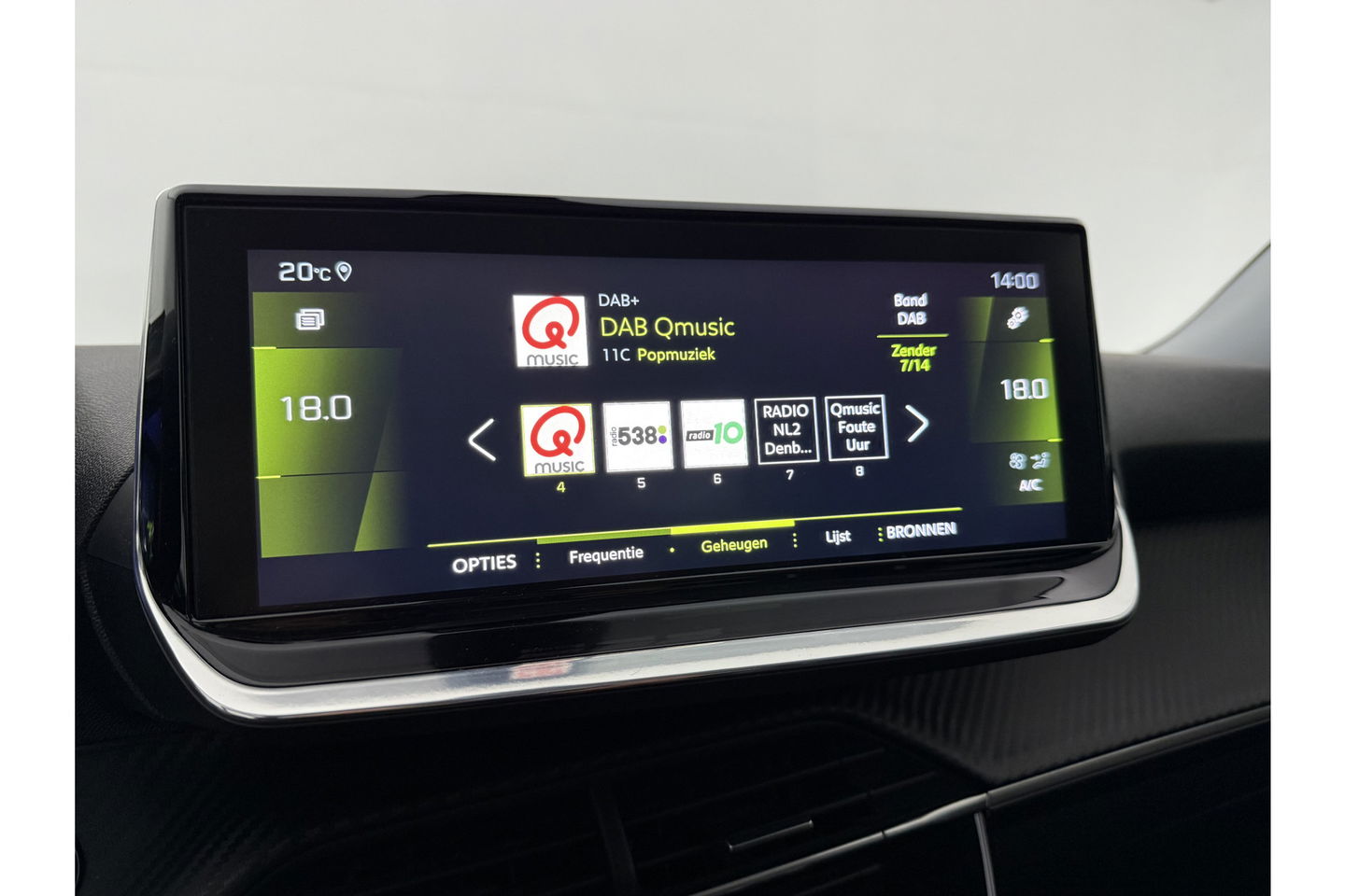 Peugeot 2008 1.2 PureTech 360Camera LED Trekhaak Virtual Carplay Clima Cruise Navi PDC 18''LMV