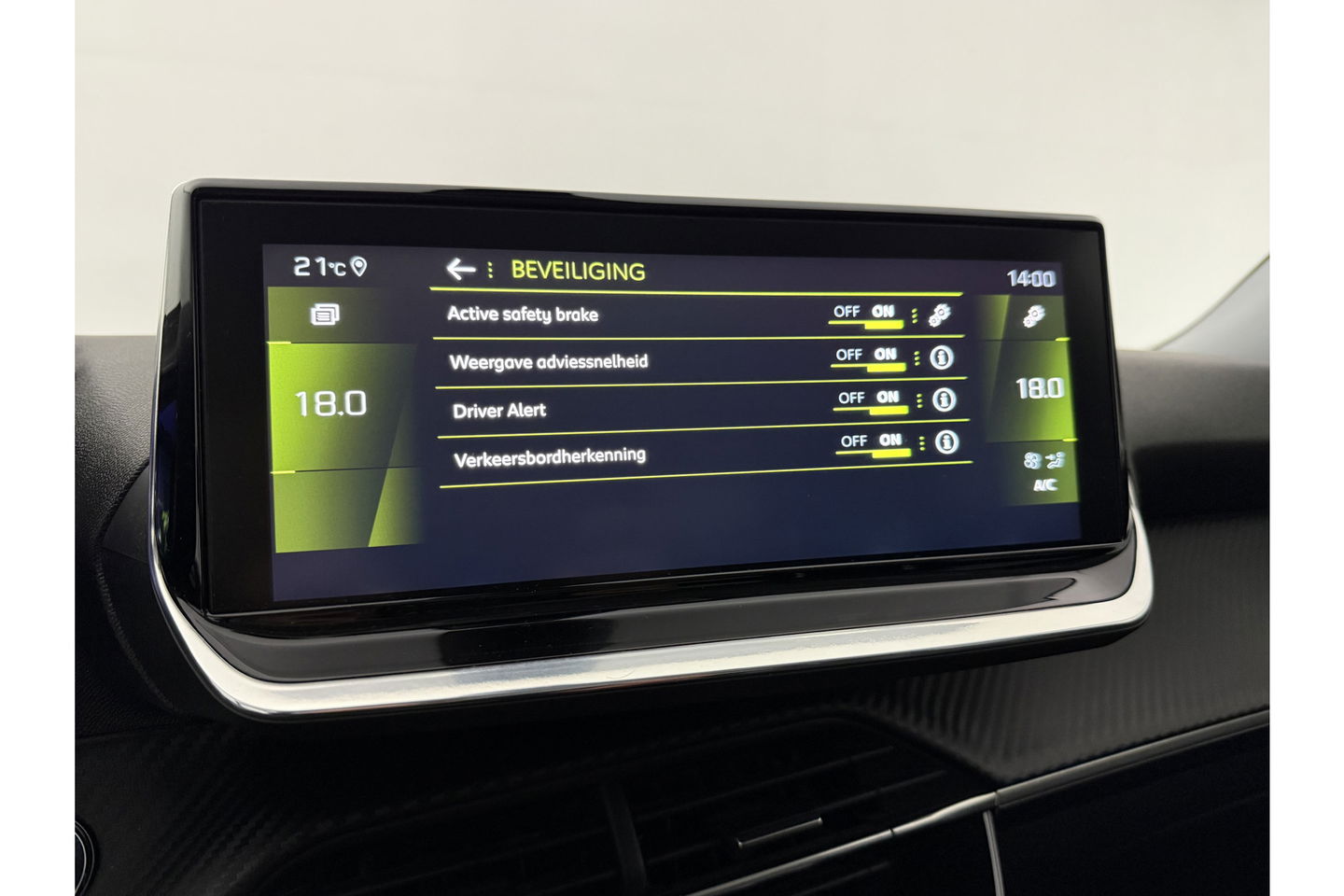 Peugeot 2008 1.2 PureTech 360Camera LED Trekhaak Virtual Carplay Clima Cruise Navi PDC 18''LMV