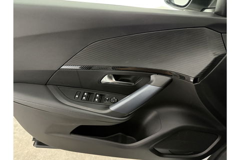 Peugeot 2008 1.2 PureTech 360Camera LED Trekhaak Virtual Carplay Clima Cruise Navi PDC 18''LMV