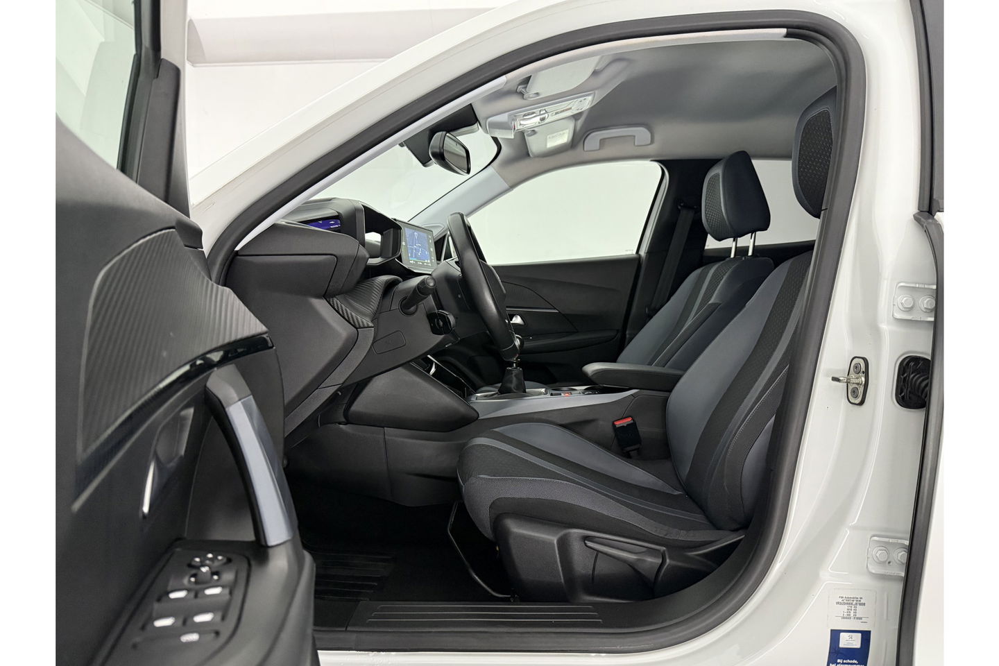 Peugeot 2008 1.2 PureTech 360Camera LED Trekhaak Virtual Carplay Clima Cruise Navi PDC 18''LMV