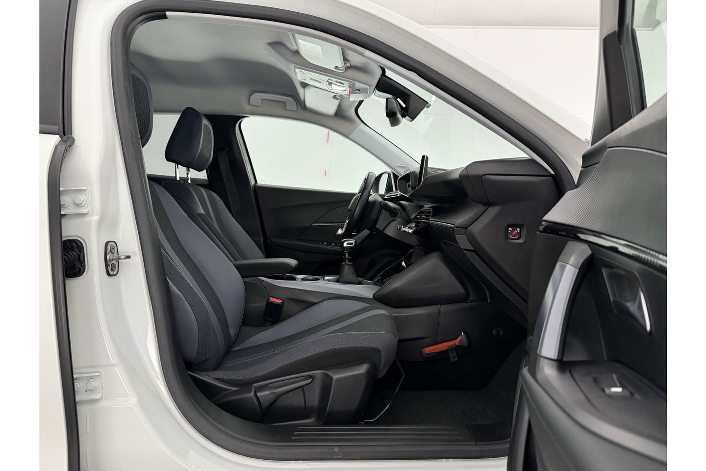 Peugeot 2008 1.2 PureTech 360Camera LED Trekhaak Virtual Carplay Clima Cruise Navi PDC 18''LMV