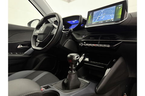 Peugeot 2008 1.2 PureTech 360Camera LED Trekhaak Virtual Carplay Clima Cruise Navi PDC 18''LMV