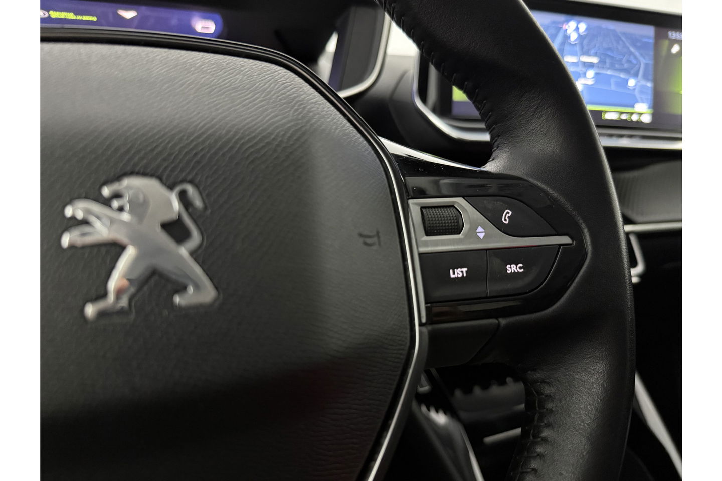 Peugeot 2008 1.2 PureTech 360Camera LED Trekhaak Virtual Carplay Clima Cruise Navi PDC 18''LMV