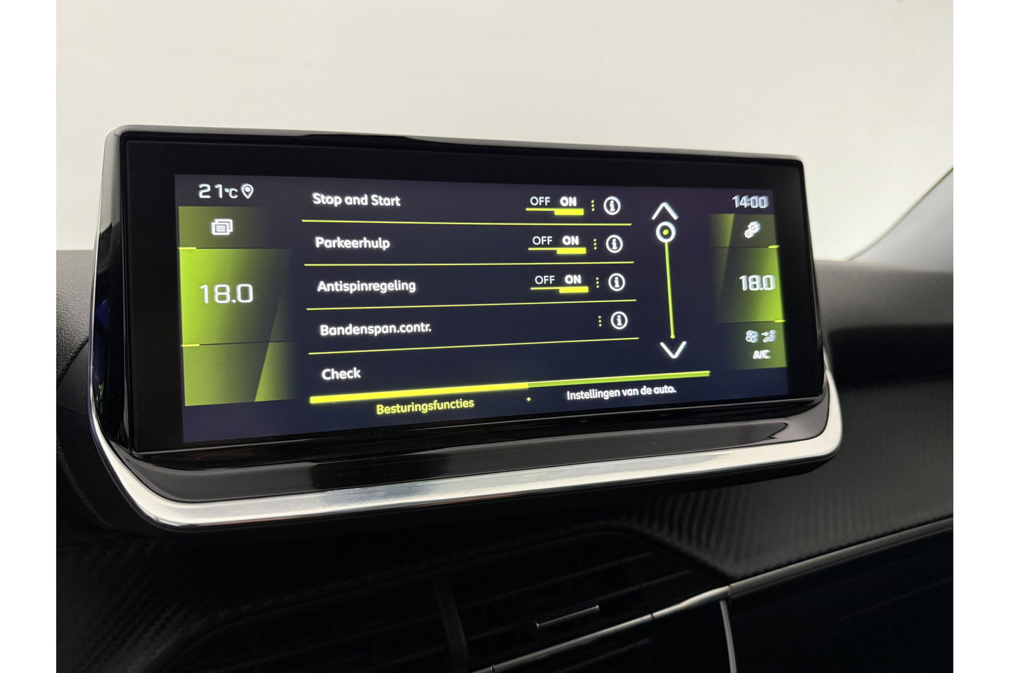 Peugeot 2008 1.2 PureTech 360Camera LED Trekhaak Virtual Carplay Clima Cruise Navi PDC 18''LMV