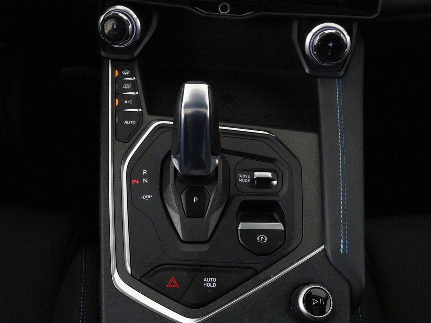 Lynk & Co 01 1.5 Plug In | Panoramadak | Infinity by Harman | 360 camera | Adaptive cruise | Stoelverwarming | Carplay | Memory | Full LED