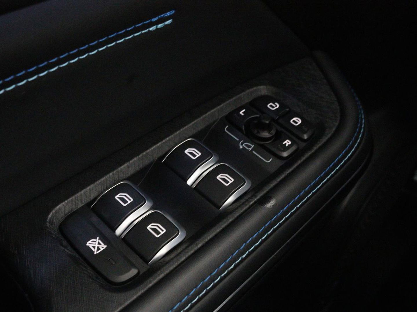 Lynk & Co 01 1.5 Plug In | Panoramadak | Infinity by Harman | 360 camera | Adaptive cruise | Stoelverwarming | Carplay | Memory | Full LED