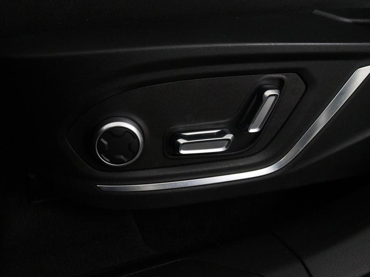 Lynk & Co 01 1.5 Plug In | Panoramadak | Infinity by Harman | 360 camera | Adaptive cruise | Stoelverwarming | Carplay | Memory | Full LED
