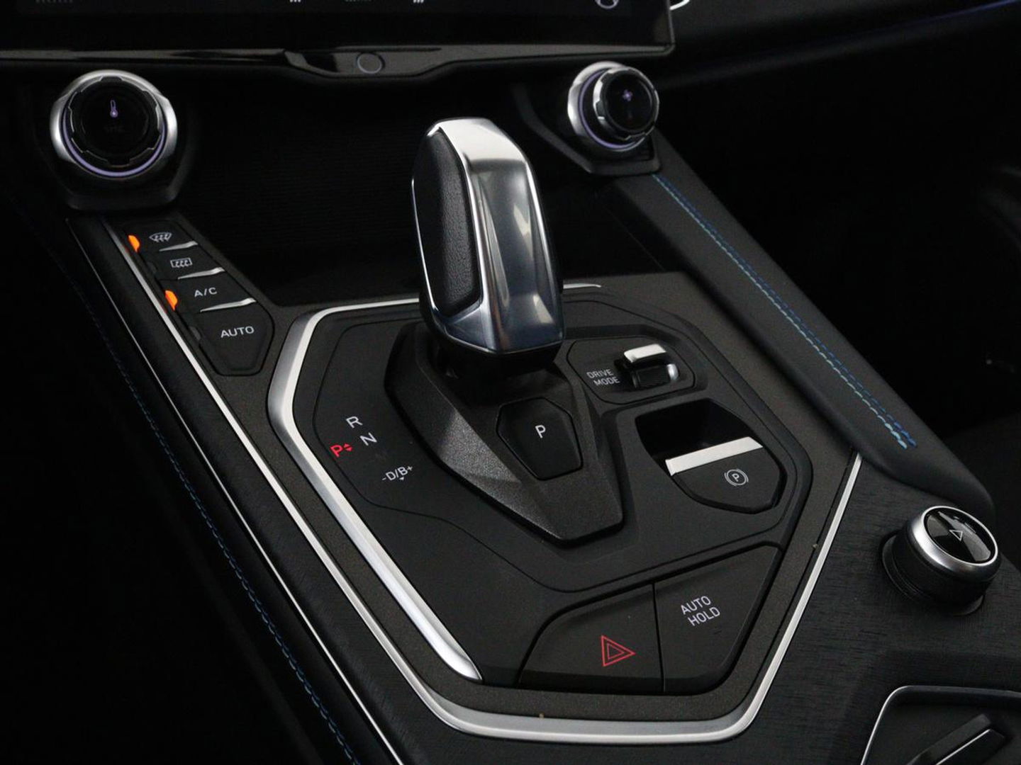 Lynk & Co 01 1.5 Plug In | Panoramadak | Infinity by Harman | 360 camera | Adaptive cruise | Stoelverwarming | Carplay | Memory | Full LED