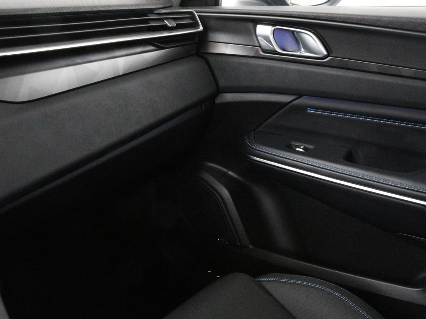 Lynk & Co 01 1.5 Plug In | Panoramadak | Infinity by Harman | 360 camera | Adaptive cruise | Stoelverwarming | Carplay | Memory | Full LED