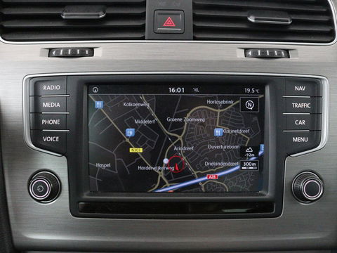 Volkswagen Golf 1.0 TSI Comfortline | Camera | Sportstoelen | Navigatie | Parkeerhulp | Climate control | DAB | Cruise control | Bluetooth | Regen-/lichtsensor