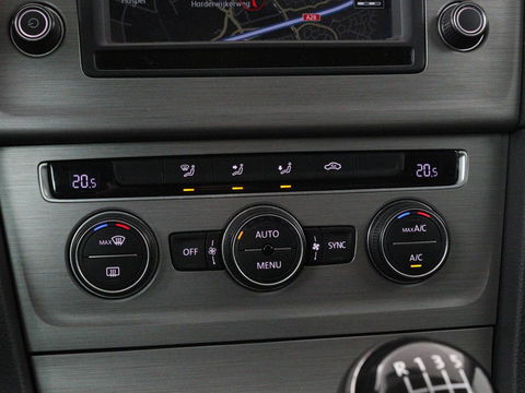Volkswagen Golf 1.0 TSI Comfortline | Camera | Sportstoelen | Navigatie | Parkeerhulp | Climate control | DAB | Cruise control | Bluetooth | Regen-/lichtsensor