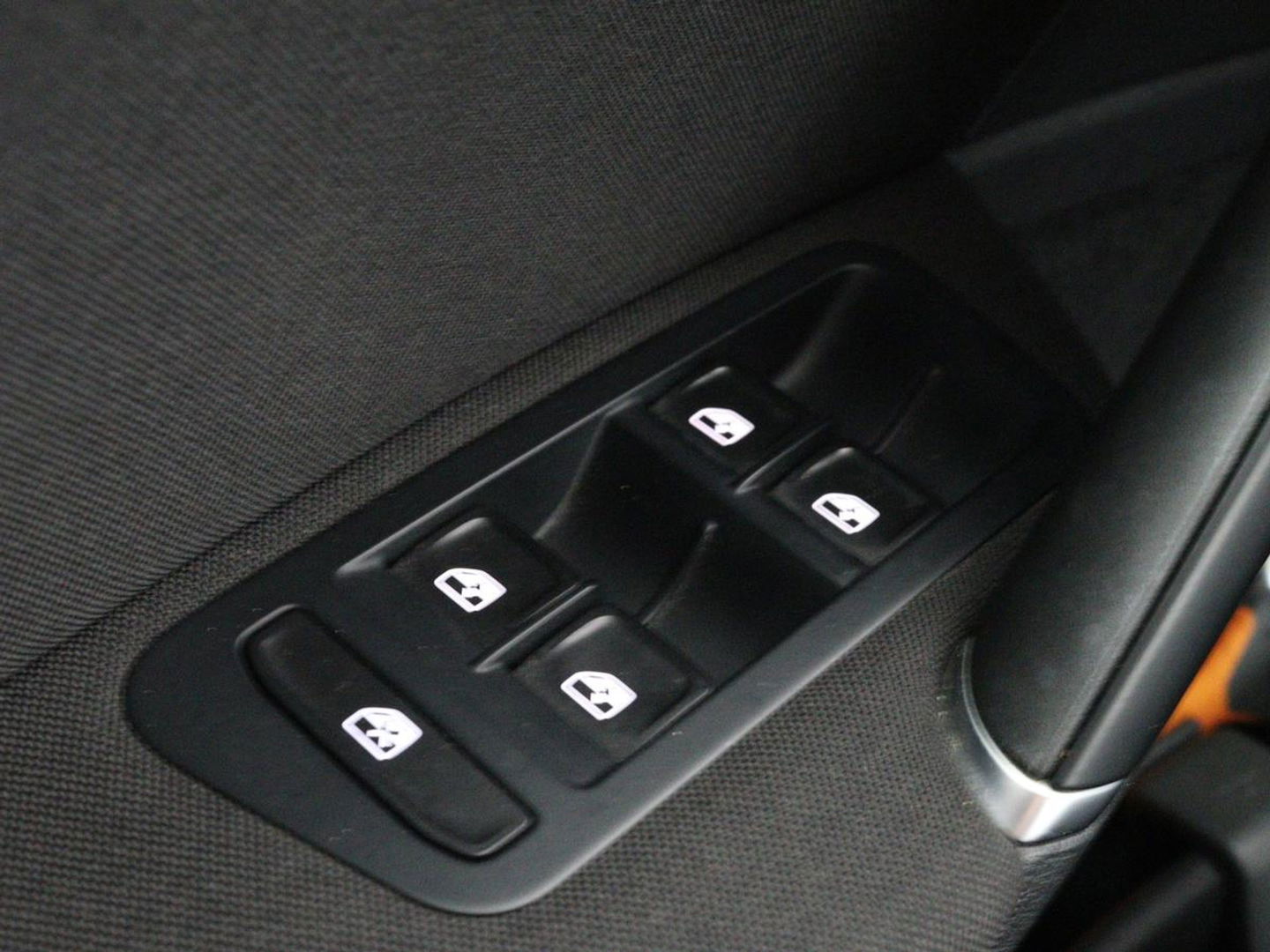 Volkswagen Golf 1.0 TSI Comfortline | Camera | Sportstoelen | Navigatie | Parkeerhulp | Climate control | DAB | Cruise control | Bluetooth | Regen-/lichtsensor