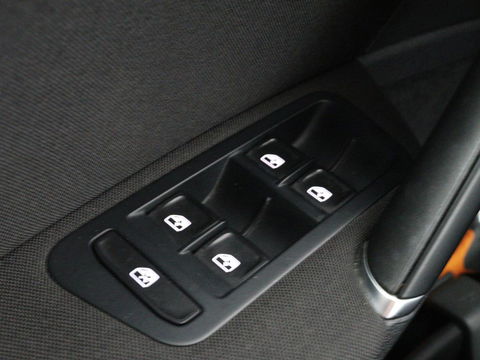 Volkswagen Golf 1.0 TSI Comfortline | Camera | Sportstoelen | Navigatie | Parkeerhulp | Climate control | DAB | Cruise control | Bluetooth | Regen-/lichtsensor