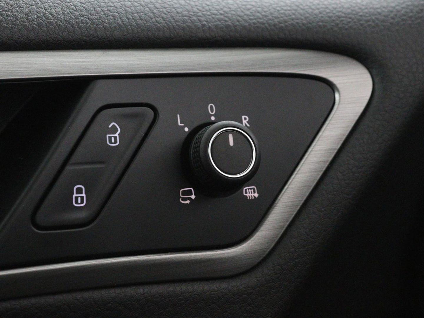 Volkswagen Golf 1.0 TSI Comfortline | Camera | Sportstoelen | Navigatie | Parkeerhulp | Climate control | DAB | Cruise control | Bluetooth | Regen-/lichtsensor