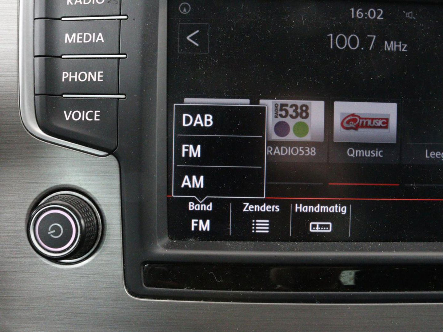 Volkswagen Golf 1.0 TSI Comfortline | Camera | Sportstoelen | Navigatie | Parkeerhulp | Climate control | DAB | Cruise control | Bluetooth | Regen-/lichtsensor