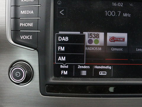 Volkswagen Golf 1.0 TSI Comfortline | Camera | Sportstoelen | Navigatie | Parkeerhulp | Climate control | DAB | Cruise control | Bluetooth | Regen-/lichtsensor