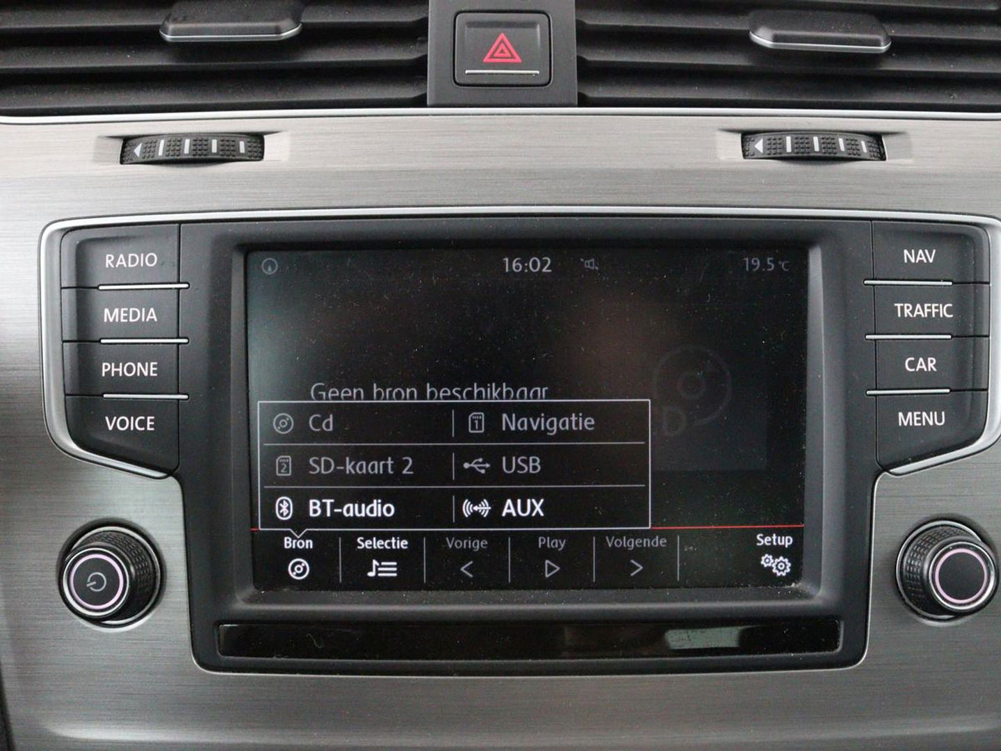 Volkswagen Golf 1.0 TSI Comfortline | Camera | Sportstoelen | Navigatie | Parkeerhulp | Climate control | DAB | Cruise control | Bluetooth | Regen-/lichtsensor
