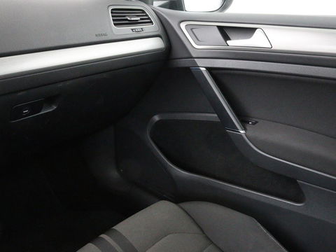 Volkswagen Golf 1.0 TSI Comfortline | Camera | Sportstoelen | Navigatie | Parkeerhulp | Climate control | DAB | Cruise control | Bluetooth | Regen-/lichtsensor