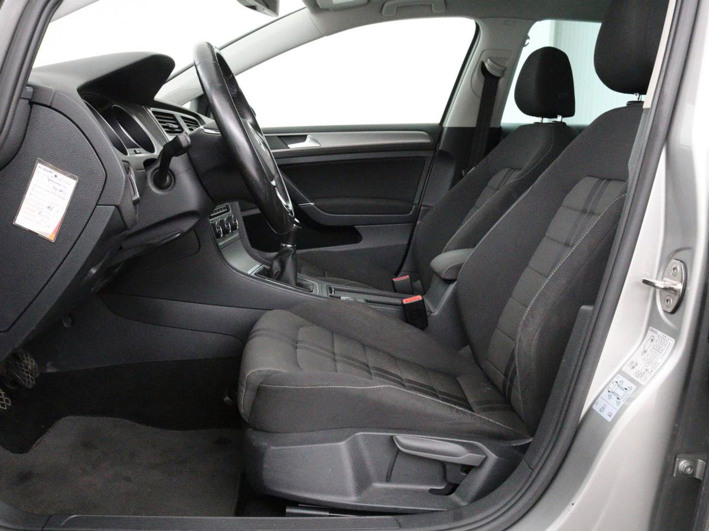 Volkswagen Golf 1.0 TSI Comfortline | Camera | Sportstoelen | Navigatie | Parkeerhulp | Climate control | DAB | Cruise control | Bluetooth | Regen-/lichtsensor