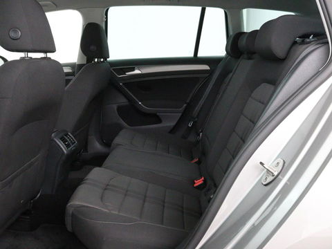 Volkswagen Golf 1.0 TSI Comfortline | Camera | Sportstoelen | Navigatie | Parkeerhulp | Climate control | DAB | Cruise control | Bluetooth | Regen-/lichtsensor