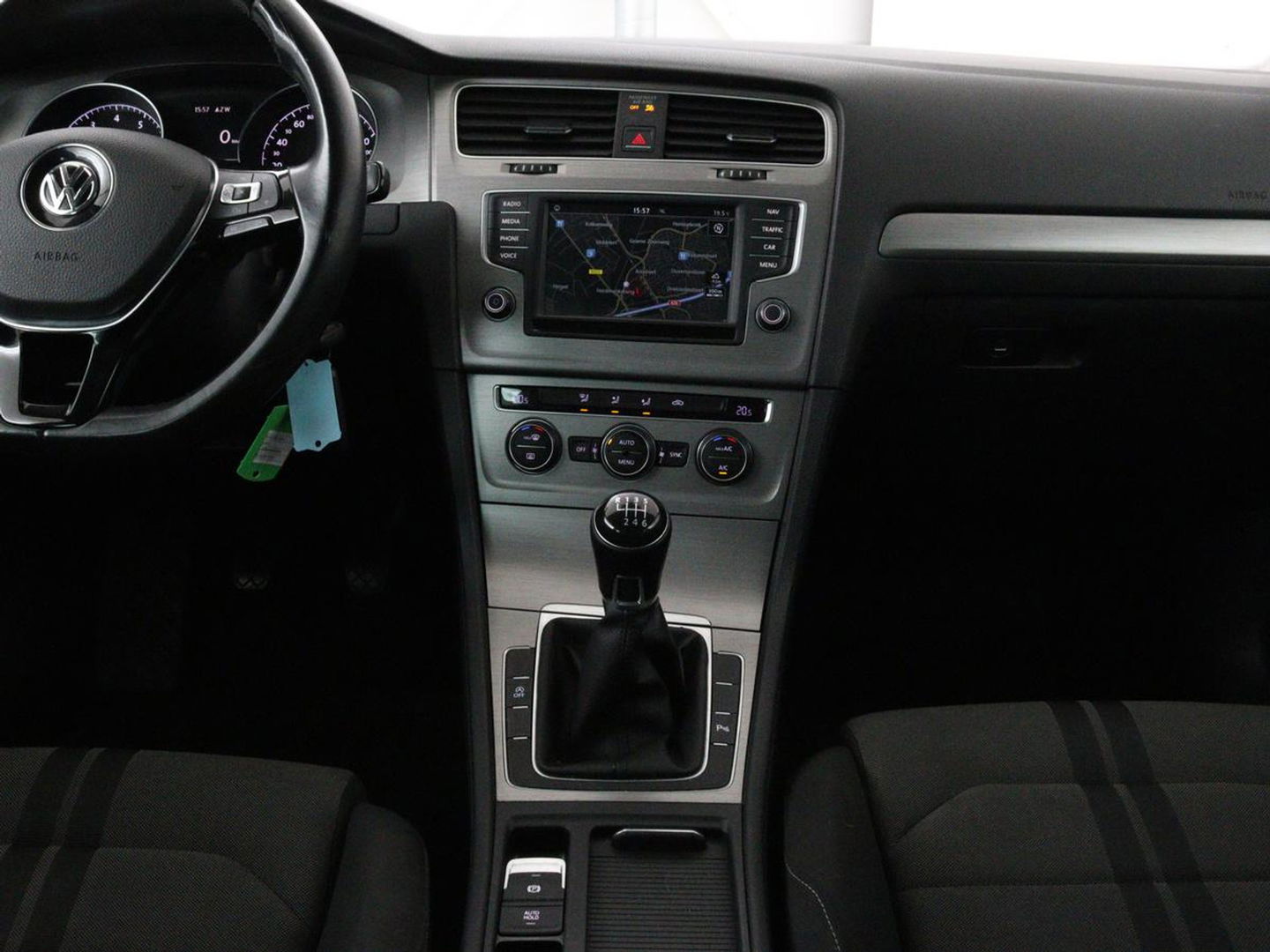 Volkswagen Golf 1.0 TSI Comfortline | Camera | Sportstoelen | Navigatie | Parkeerhulp | Climate control | DAB | Cruise control | Bluetooth | Regen-/lichtsensor