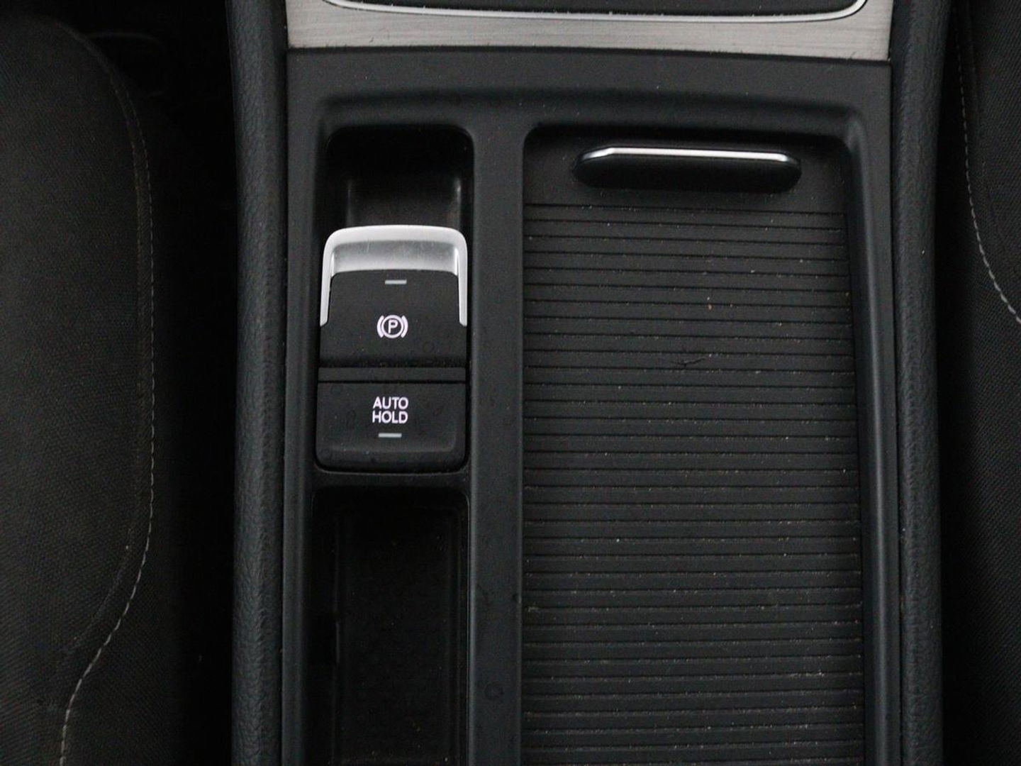 Volkswagen Golf 1.0 TSI Comfortline | Camera | Sportstoelen | Navigatie | Parkeerhulp | Climate control | DAB | Cruise control | Bluetooth | Regen-/lichtsensor