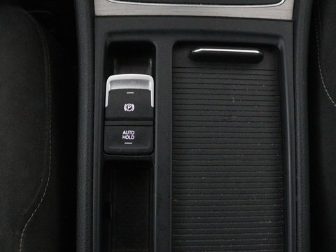 Volkswagen Golf 1.0 TSI Comfortline | Camera | Sportstoelen | Navigatie | Parkeerhulp | Climate control | DAB | Cruise control | Bluetooth | Regen-/lichtsensor